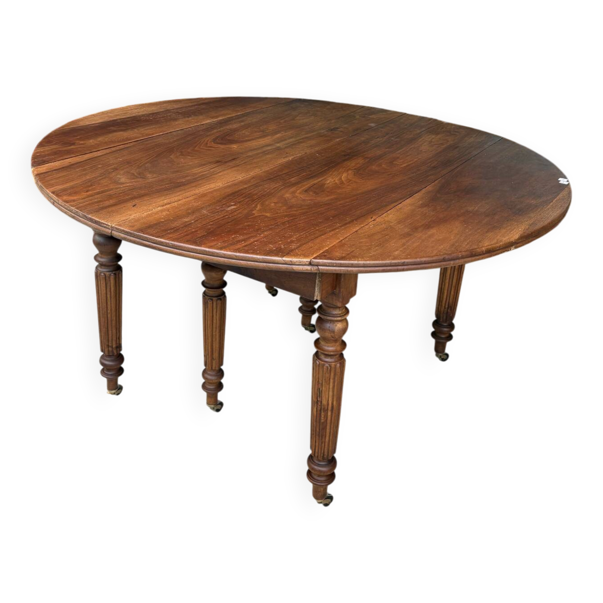 Extendable dining table