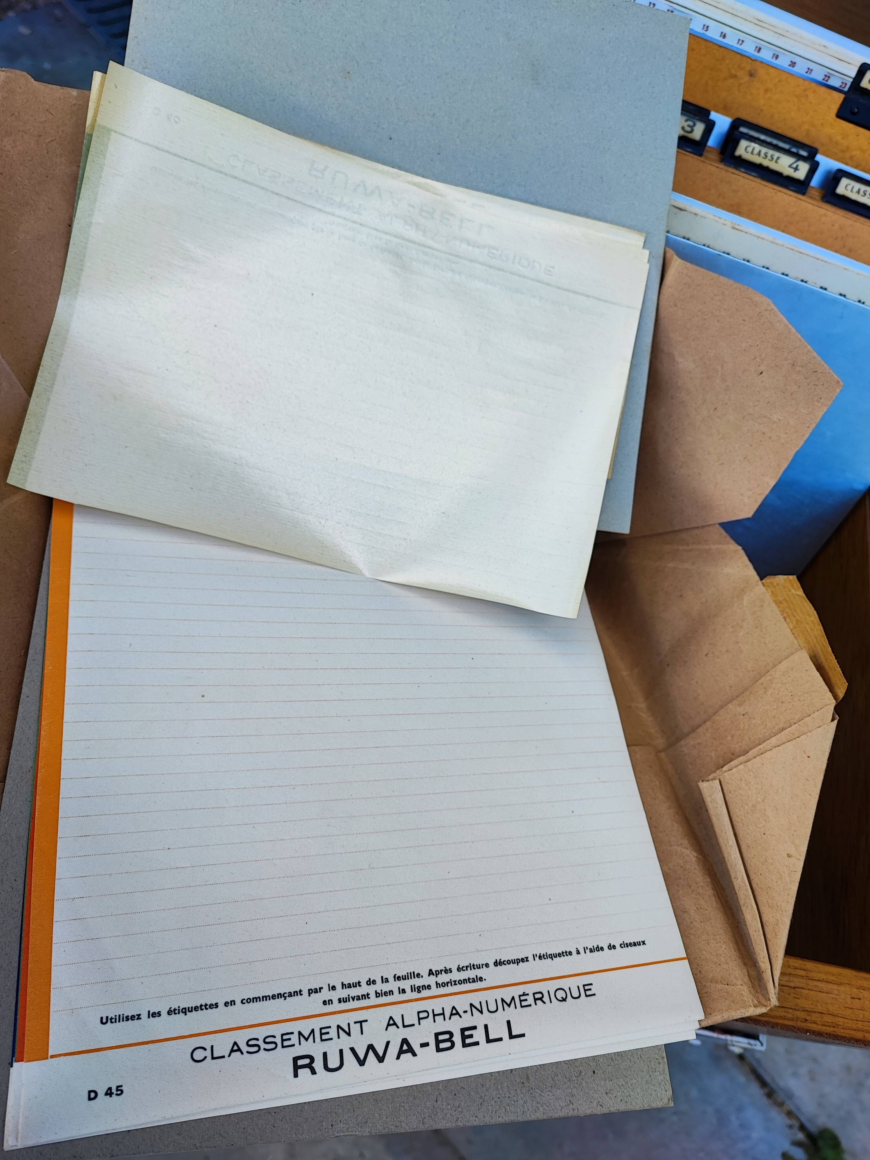 Metal binder ruwa bell