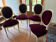 Lot de 4 chaises de salon capitonnées de velours grenat