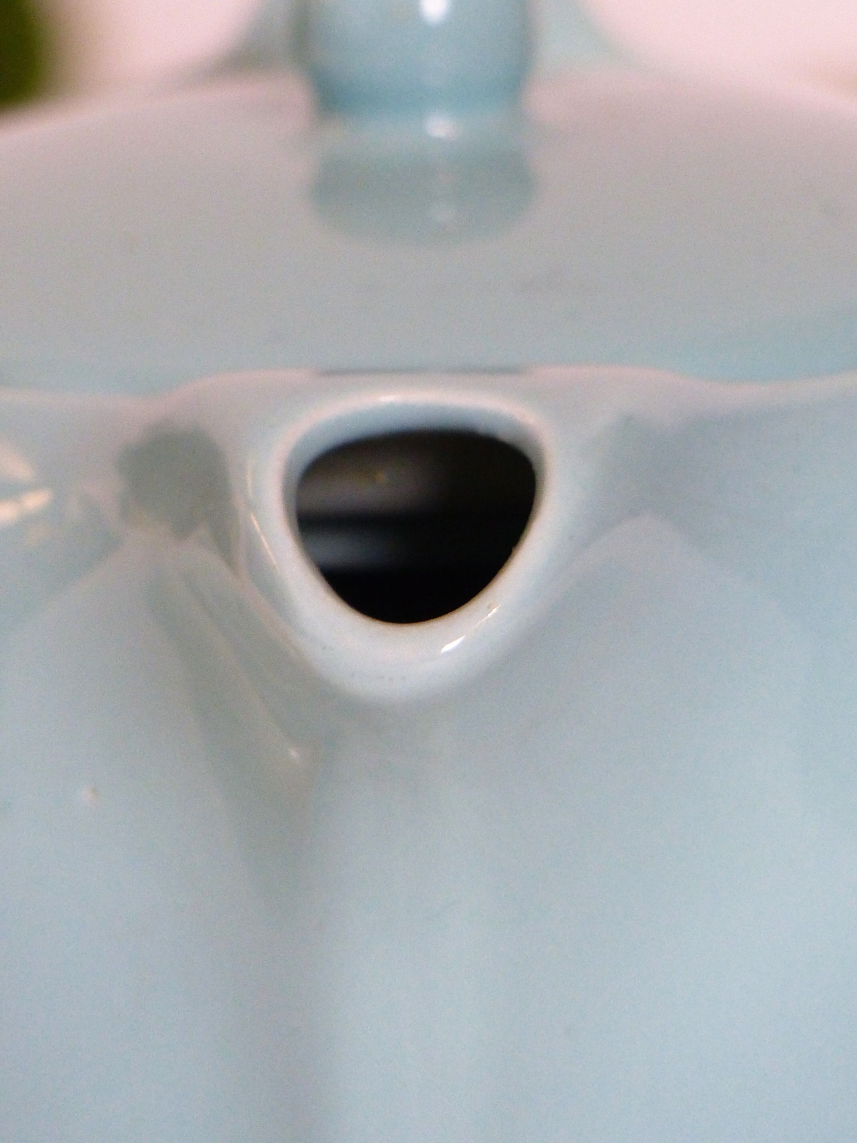 Teapot and its milk pot