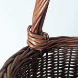 Wicker basket with handle