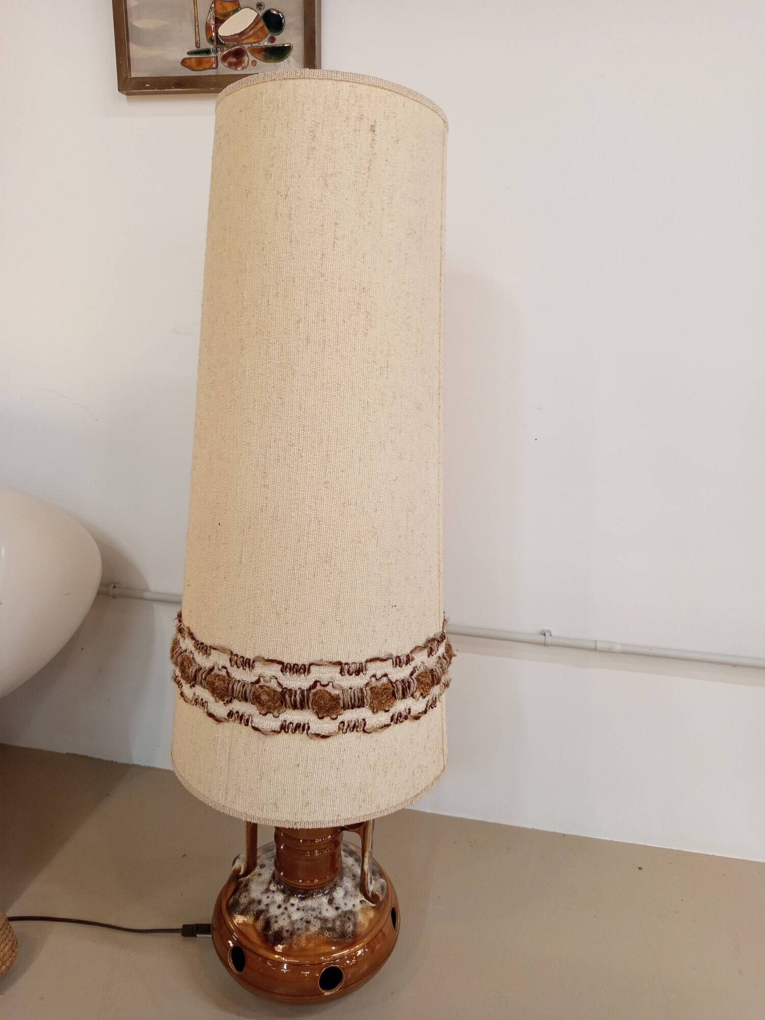 Vintage amphora solar lamp in ceramic with double lighting.