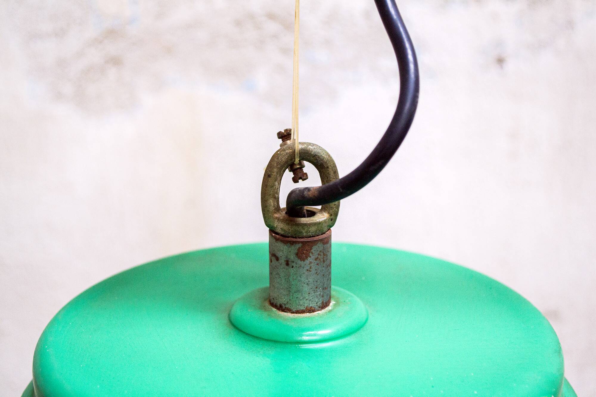 Lampadario industriale in metallo e plexiglass, anni '70