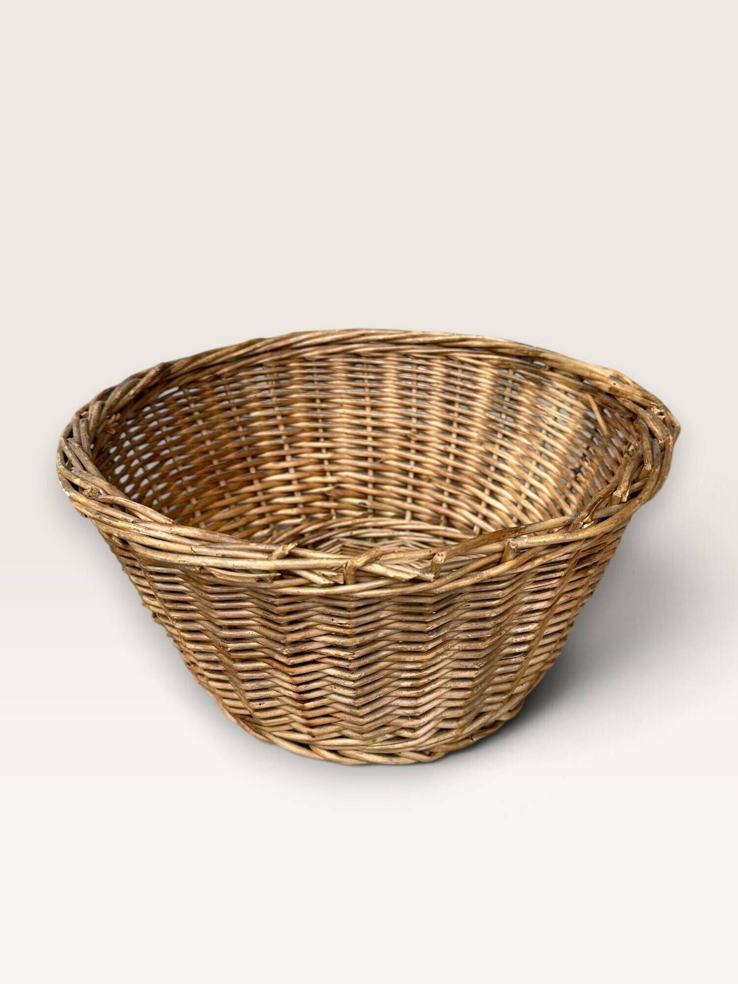 Round wicker basket, ⌀ 29 cm