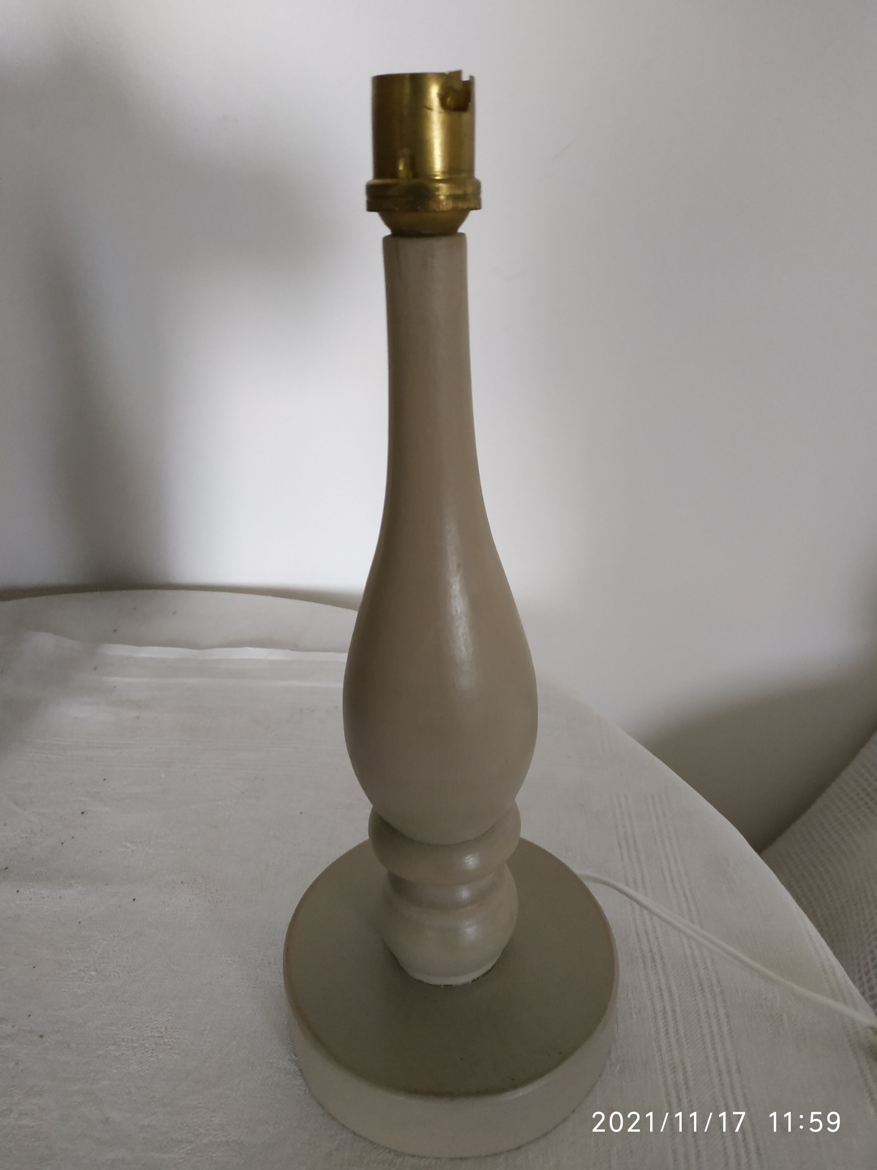 Lamp base
