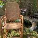 Rocking-chair vintage en rotin canné