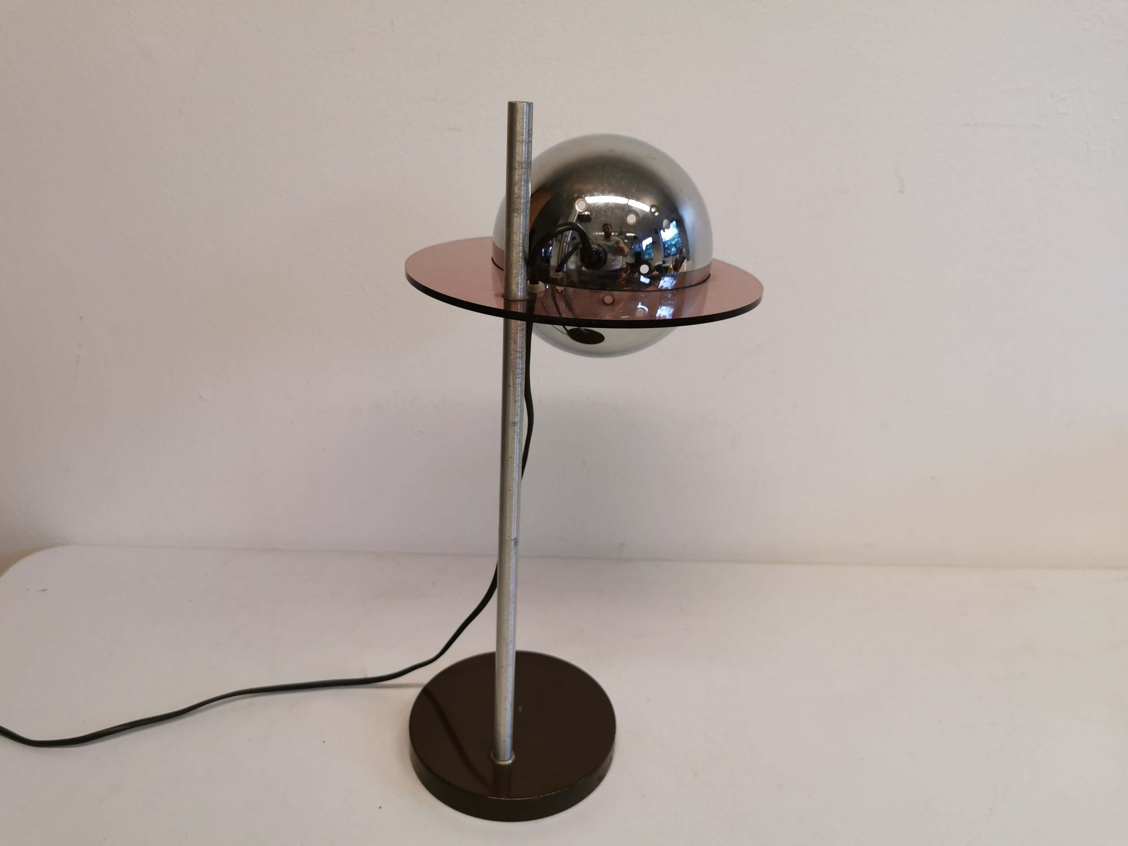 Lampe de table Space Age, en aluminium, métal et plexi plastique