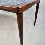 Table basse en palissandre et céramique bleue