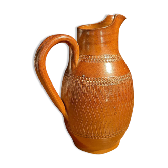 Chiseled terracotta pitcher