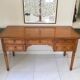Bureau style Directoire 5 tiroirs et tablettes latérales
