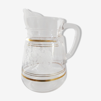 60s pitcher