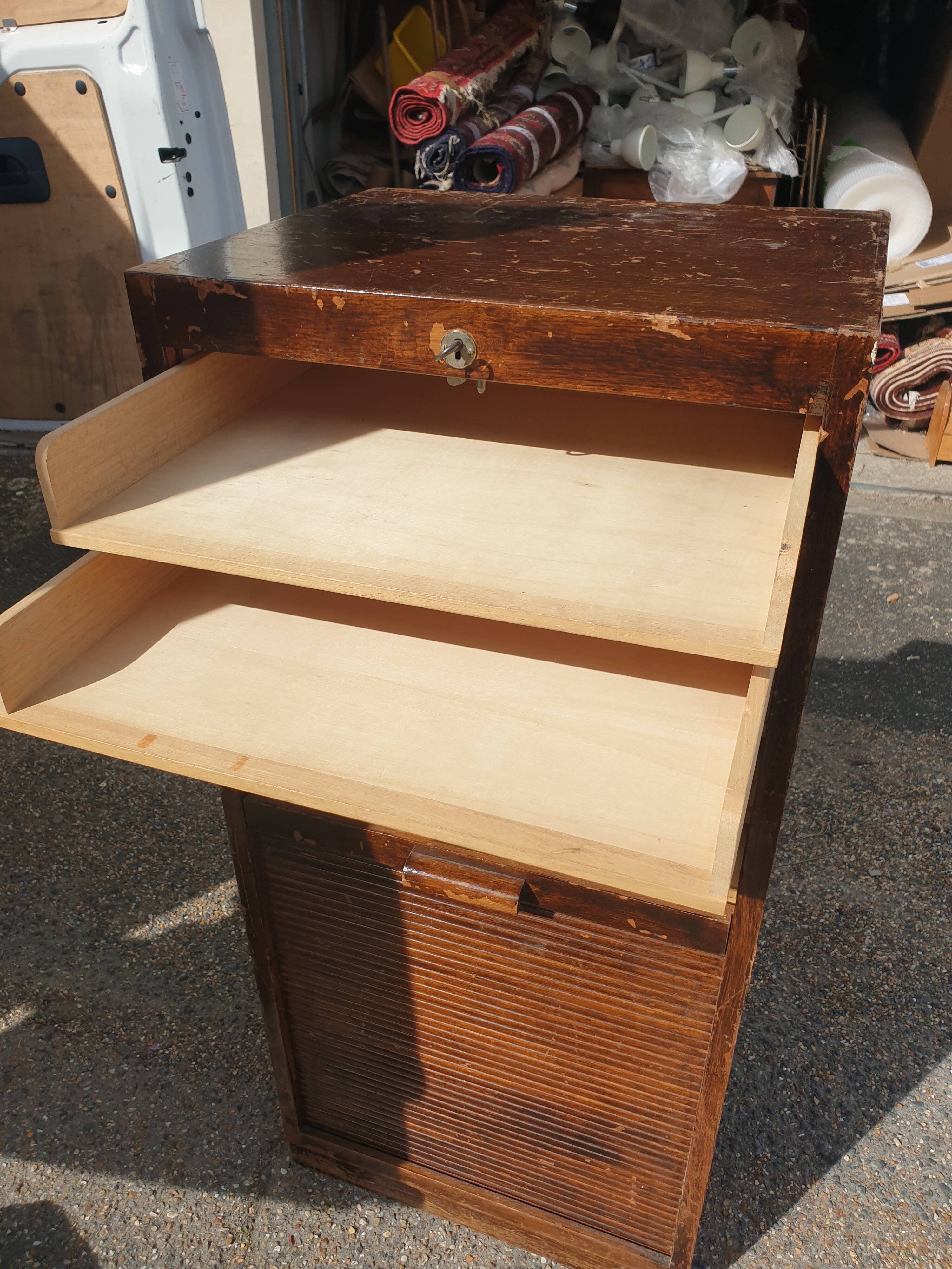 Administrative furniture with curtain