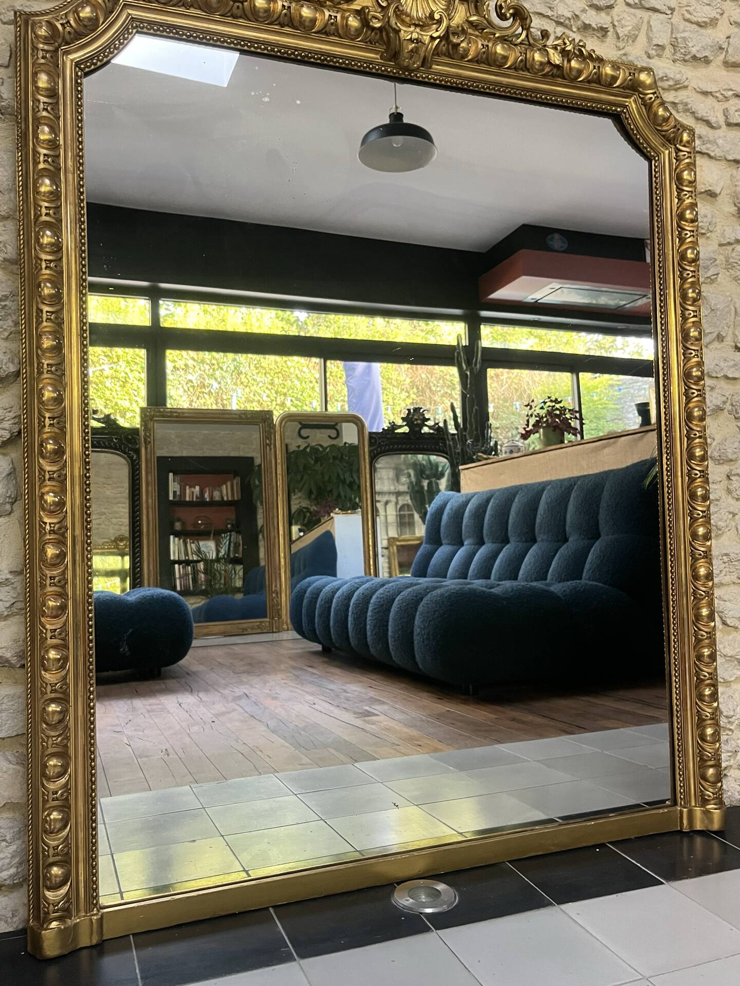 Miroir de cheminée Napoléon III 150,5/120cm, doré à la feuille d’or