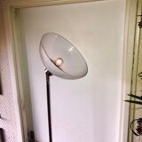 Discreet floor lamp