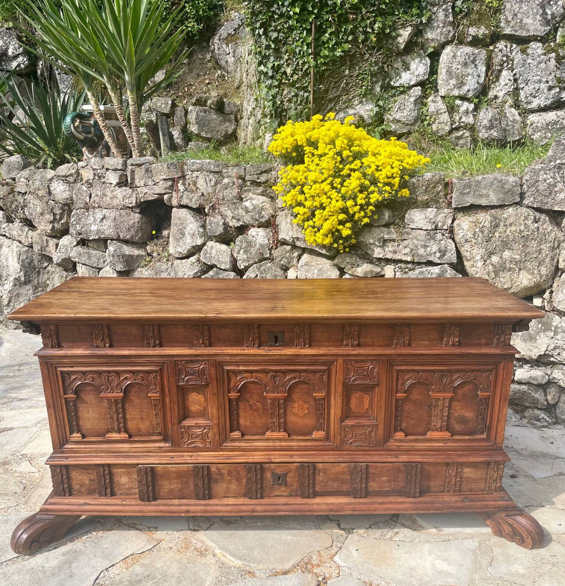 Magnificent walnut chest from the 17th century.