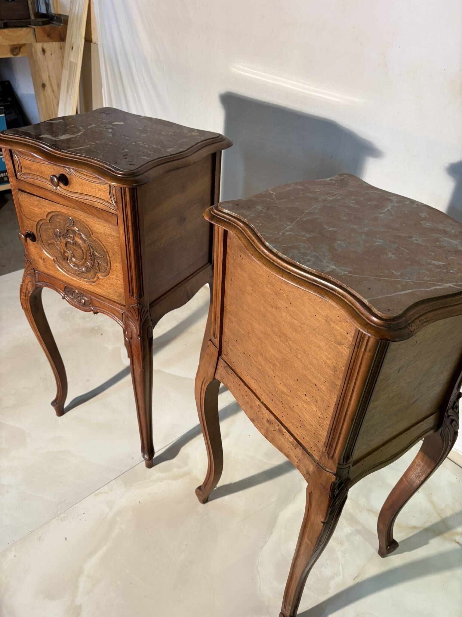 Pair of antique bedside tables with marble top and ceramic niche