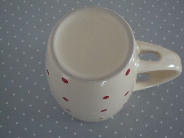 6 vintage mugs in beige ceramic with red polka dots
