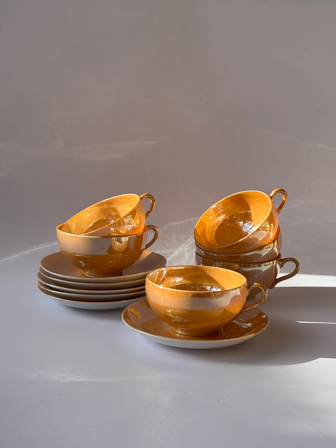 Service en porcelaine irisé 