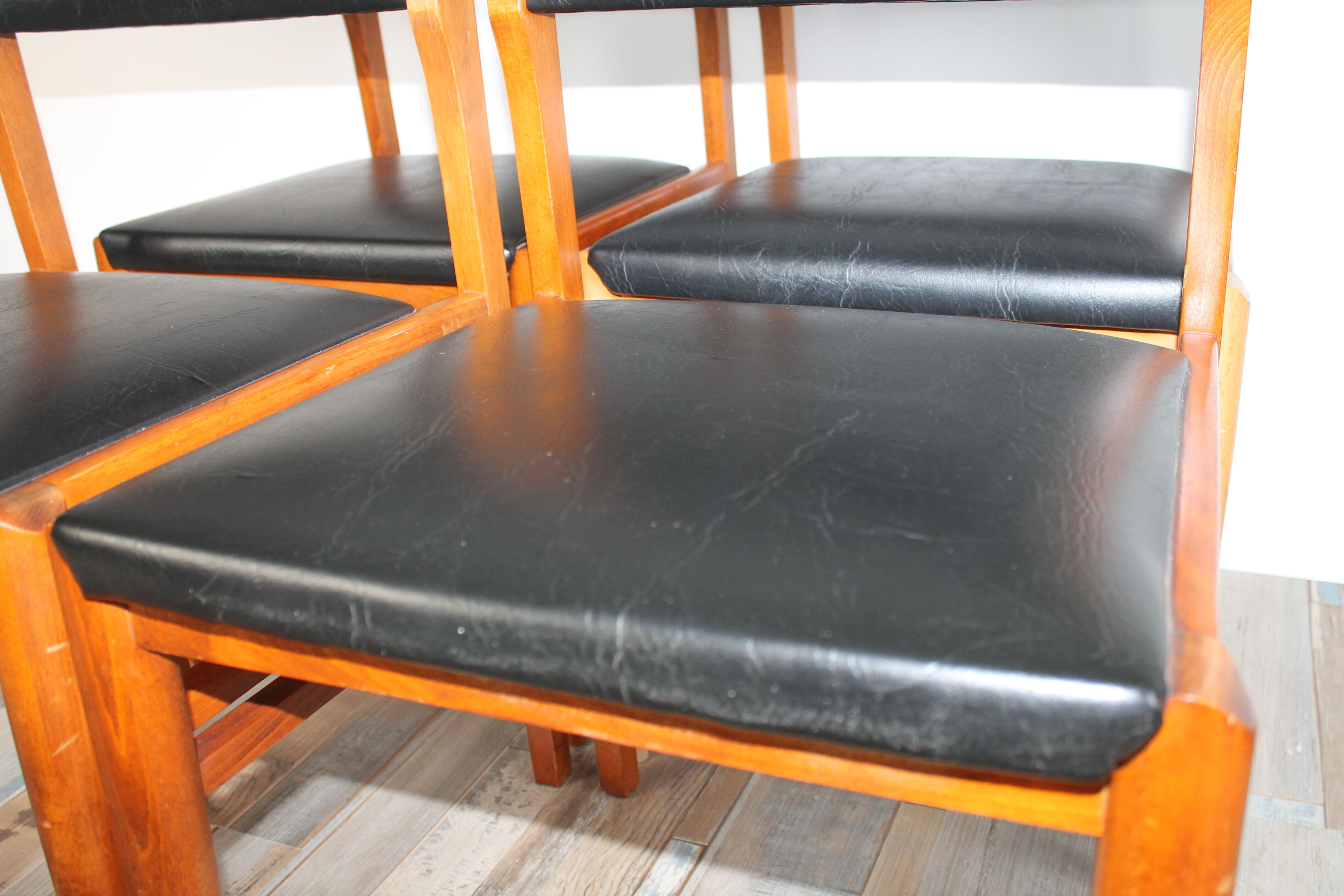 Lot of 4 Scandinavian chairs