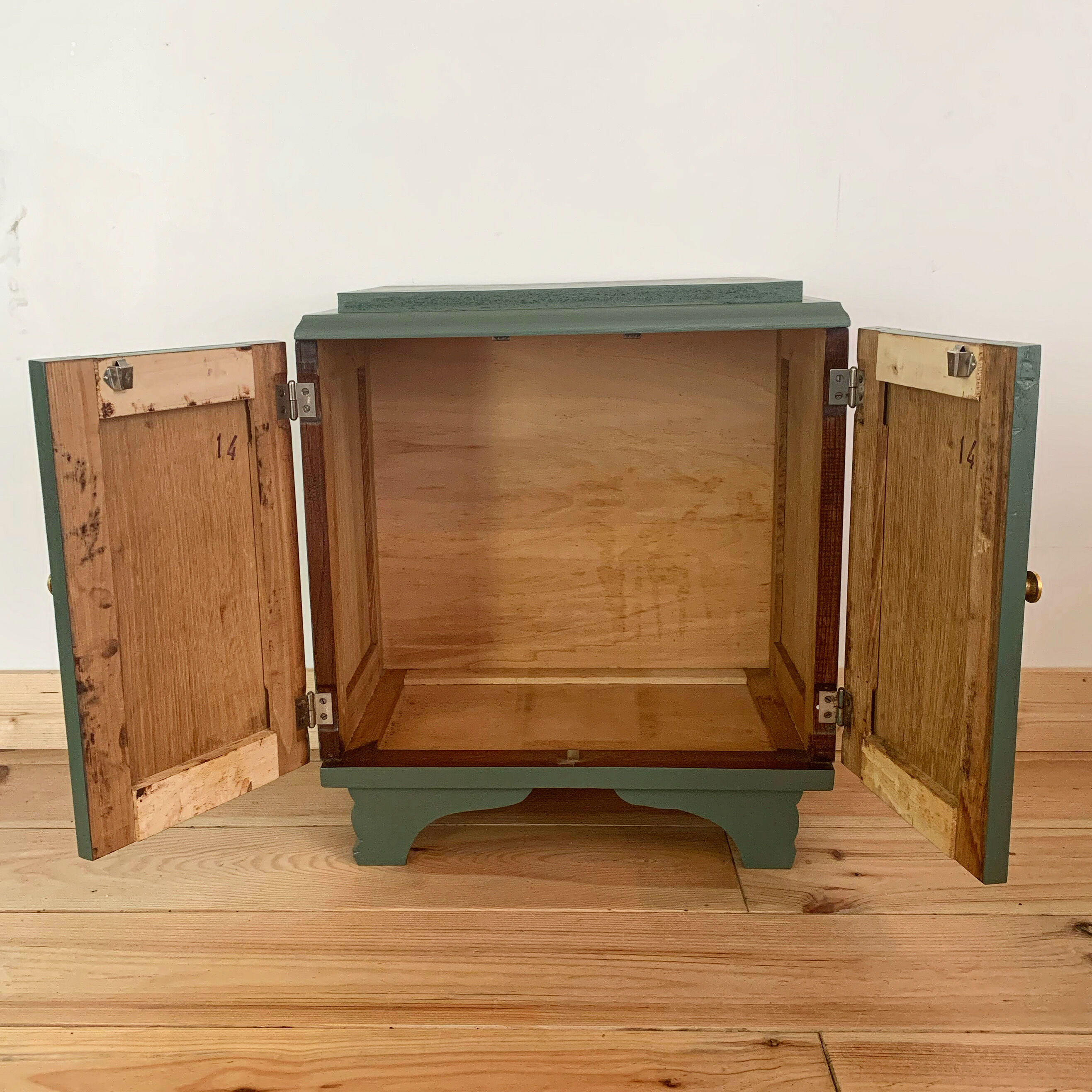 Bedside art deco green pomegranate