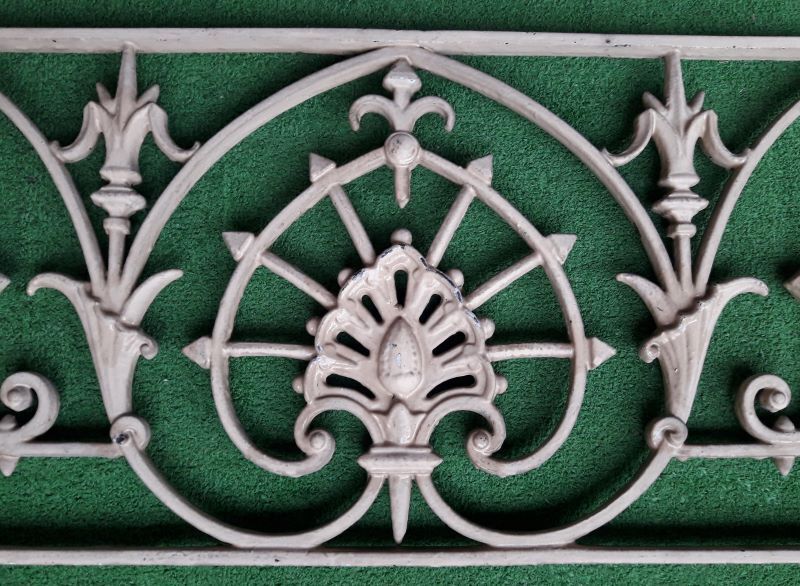 Pair bodyguards 135x31.5cm cast