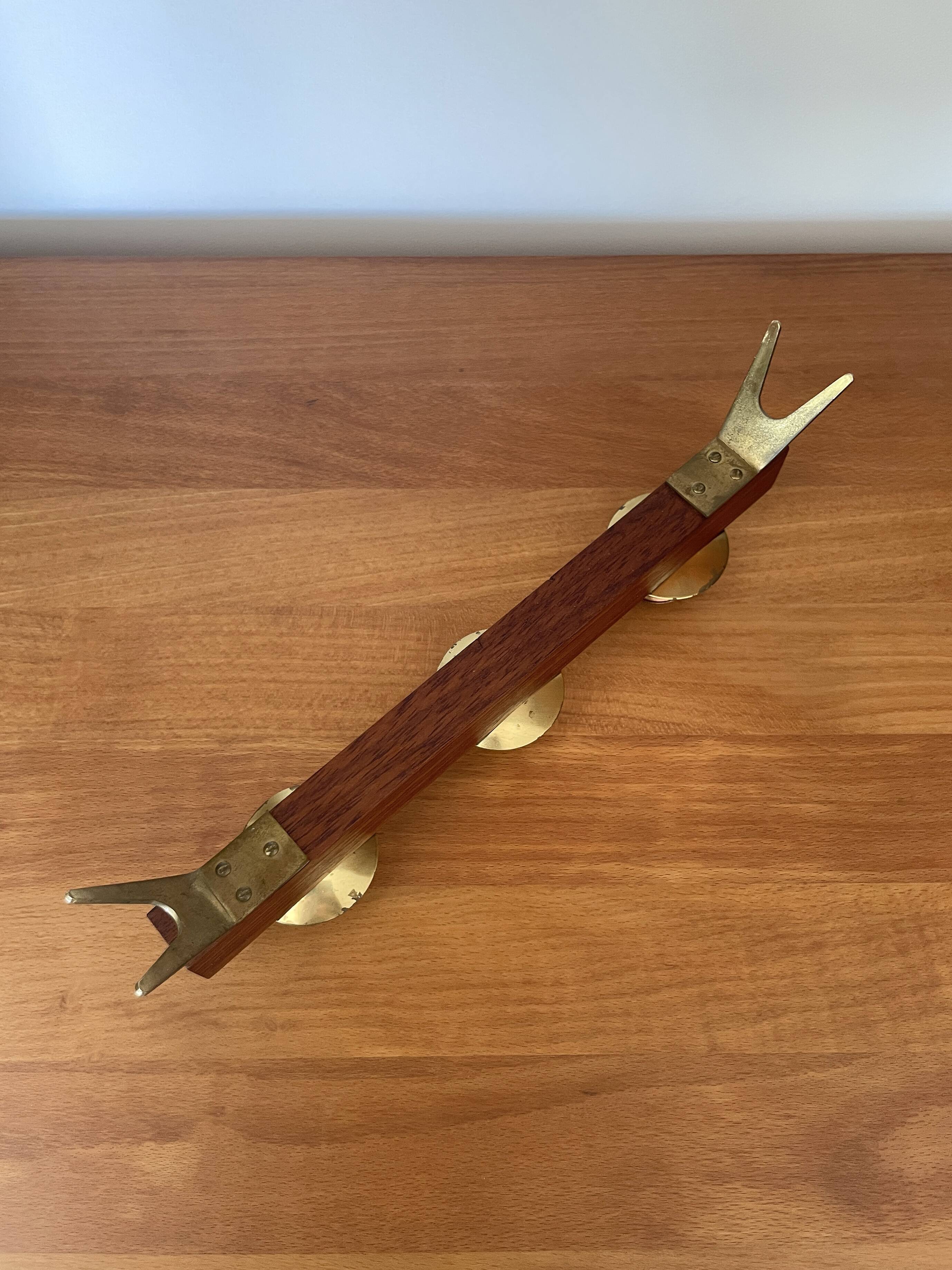 Modernist chandelier in teak and vintage brass.