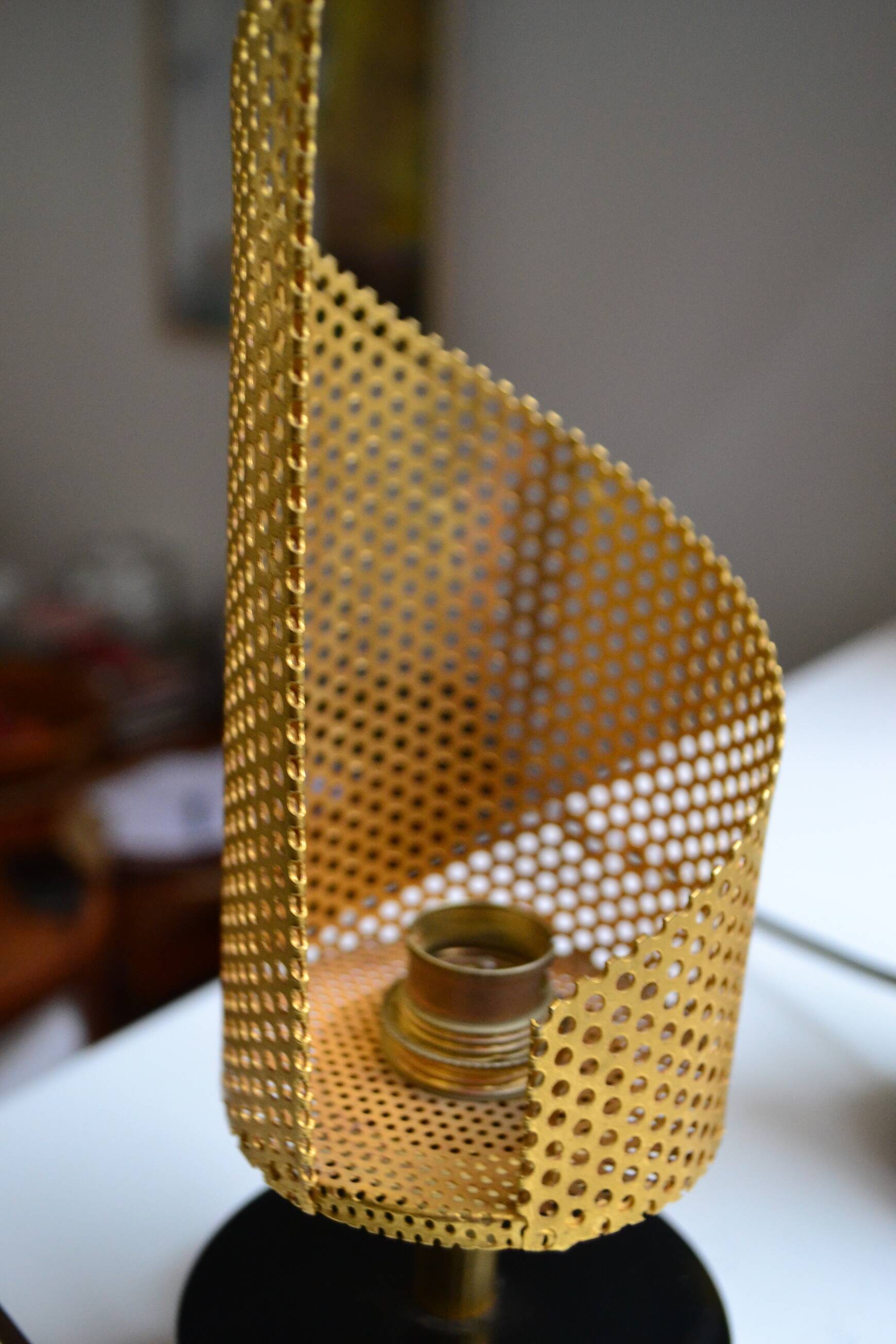 Paire de lampes métal perforé style Mategot années 50