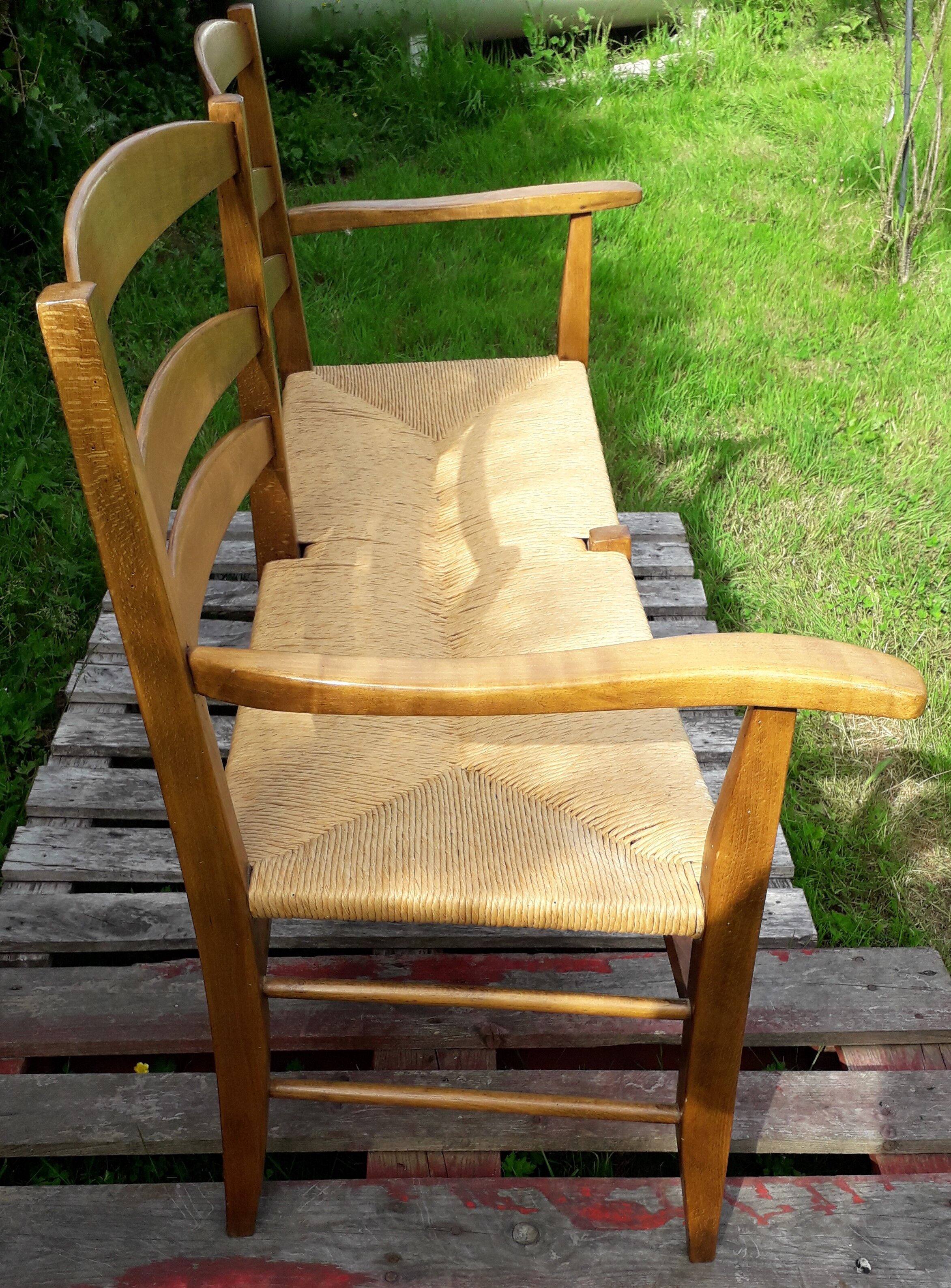 Wood and straw Picard bench