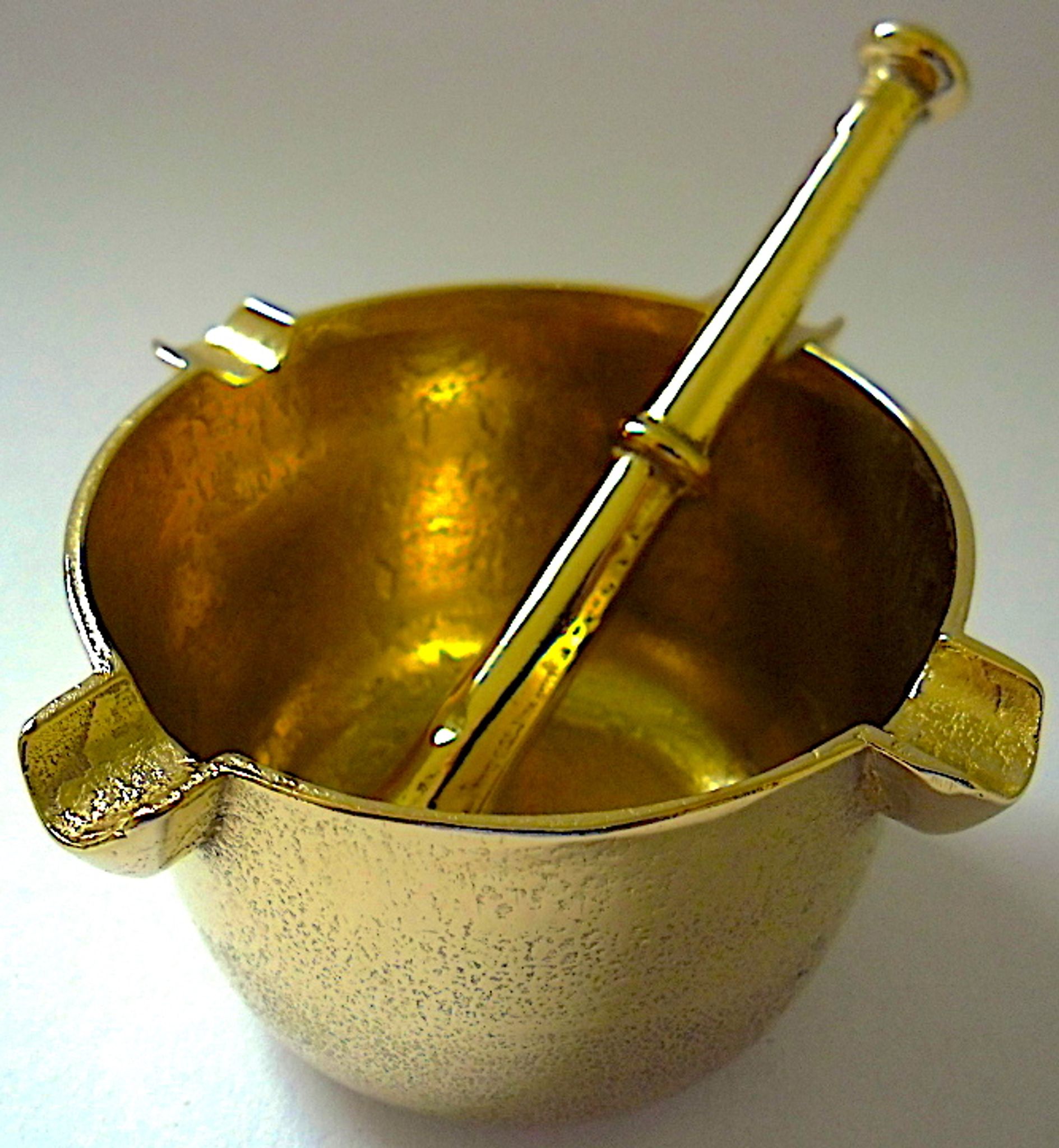 Three "vintage" bronze ashtrays with golden natural patina forming mortars with their drumsticks