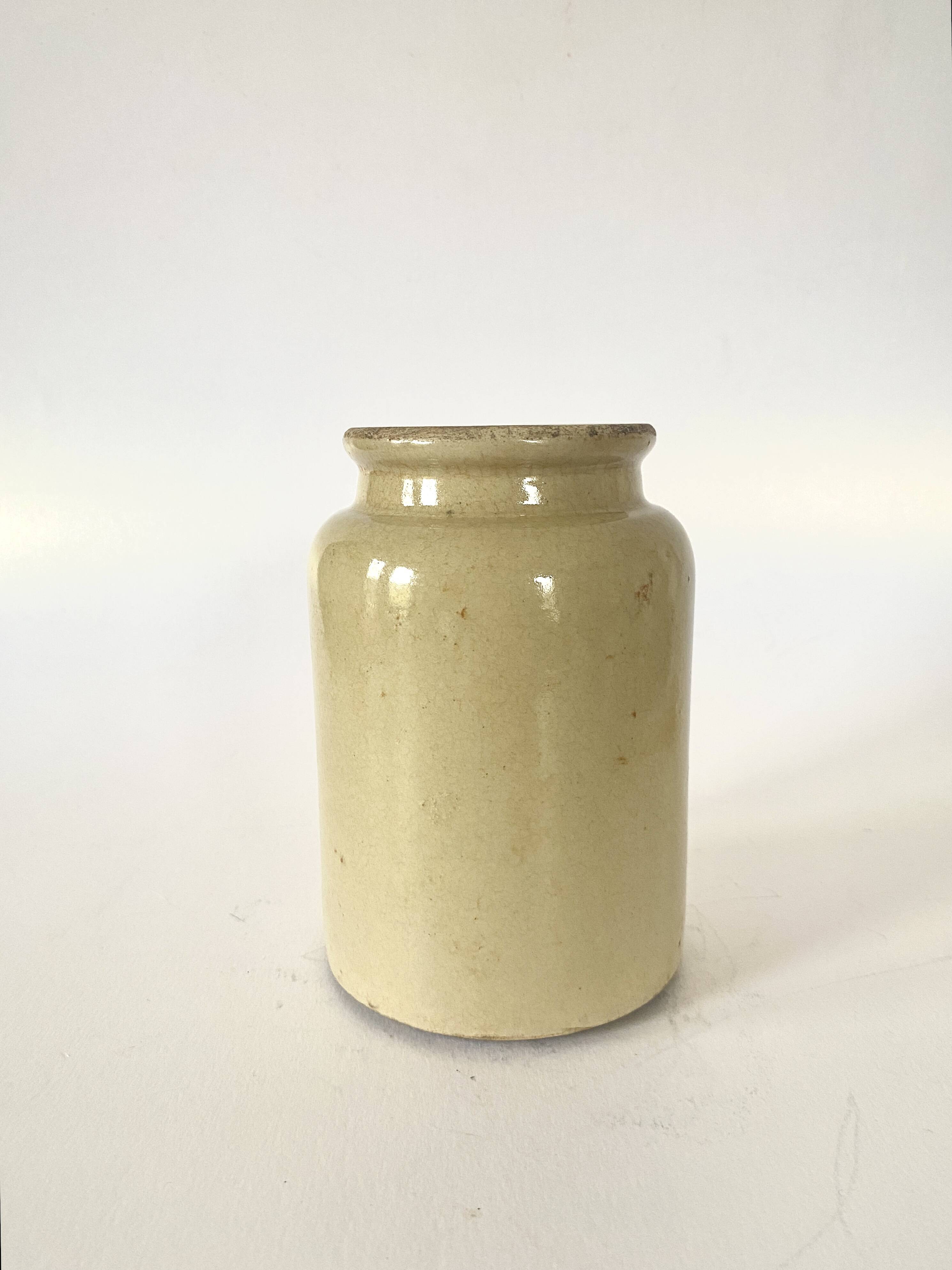 Stoneware grease pot, wooden cap