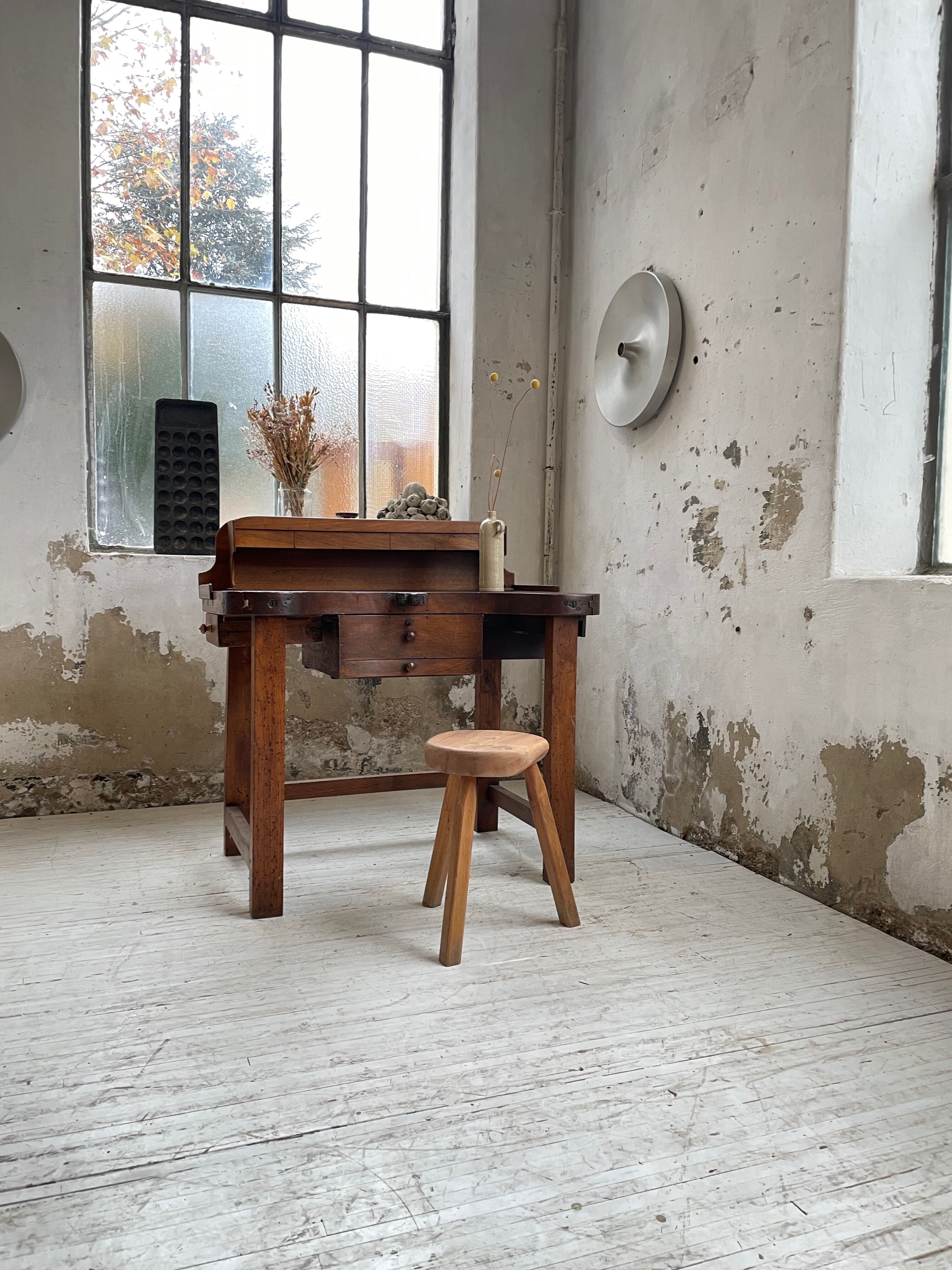 Establishment of jeweler XIXth oak