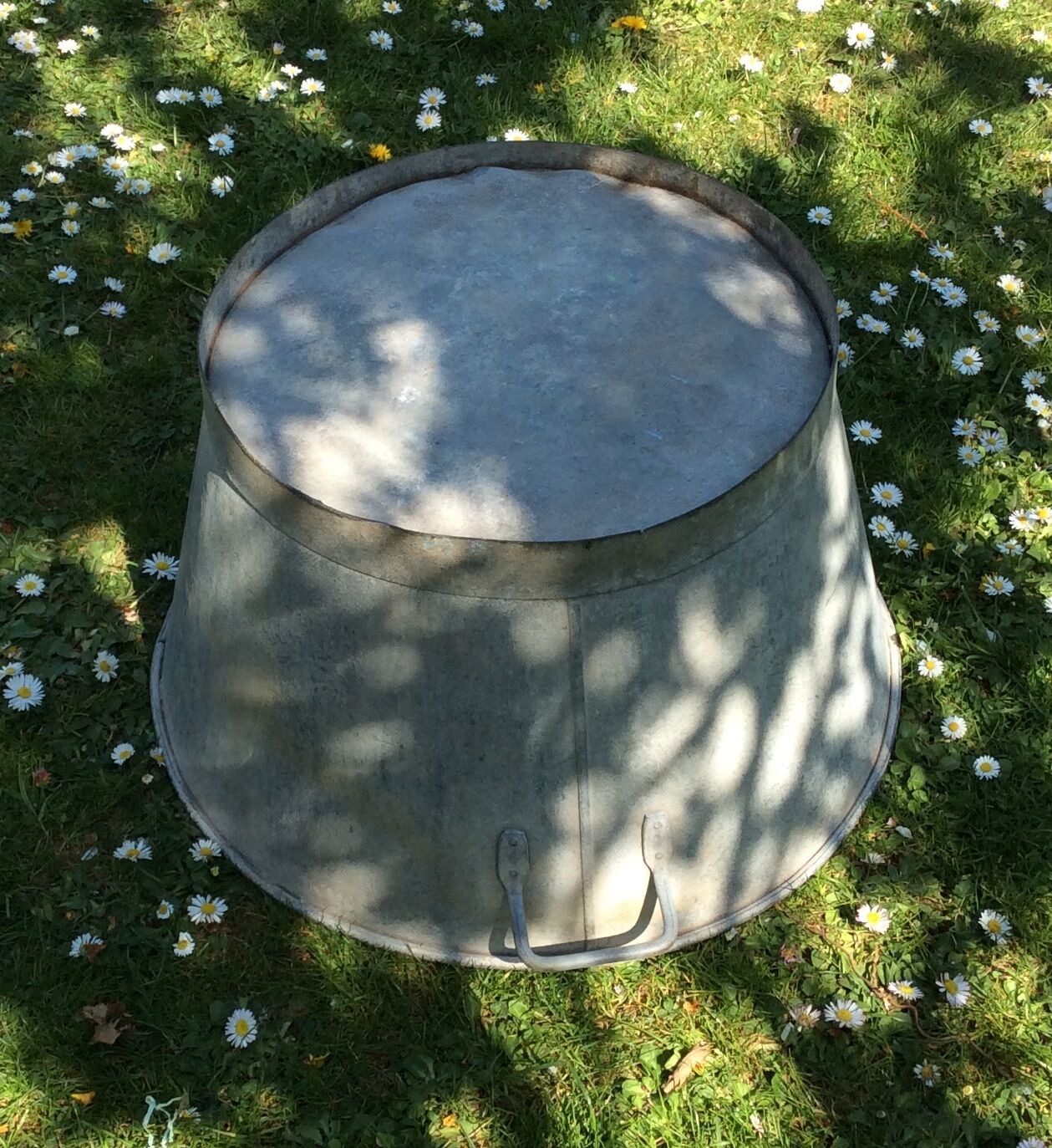Round zinc basin with 2 handles