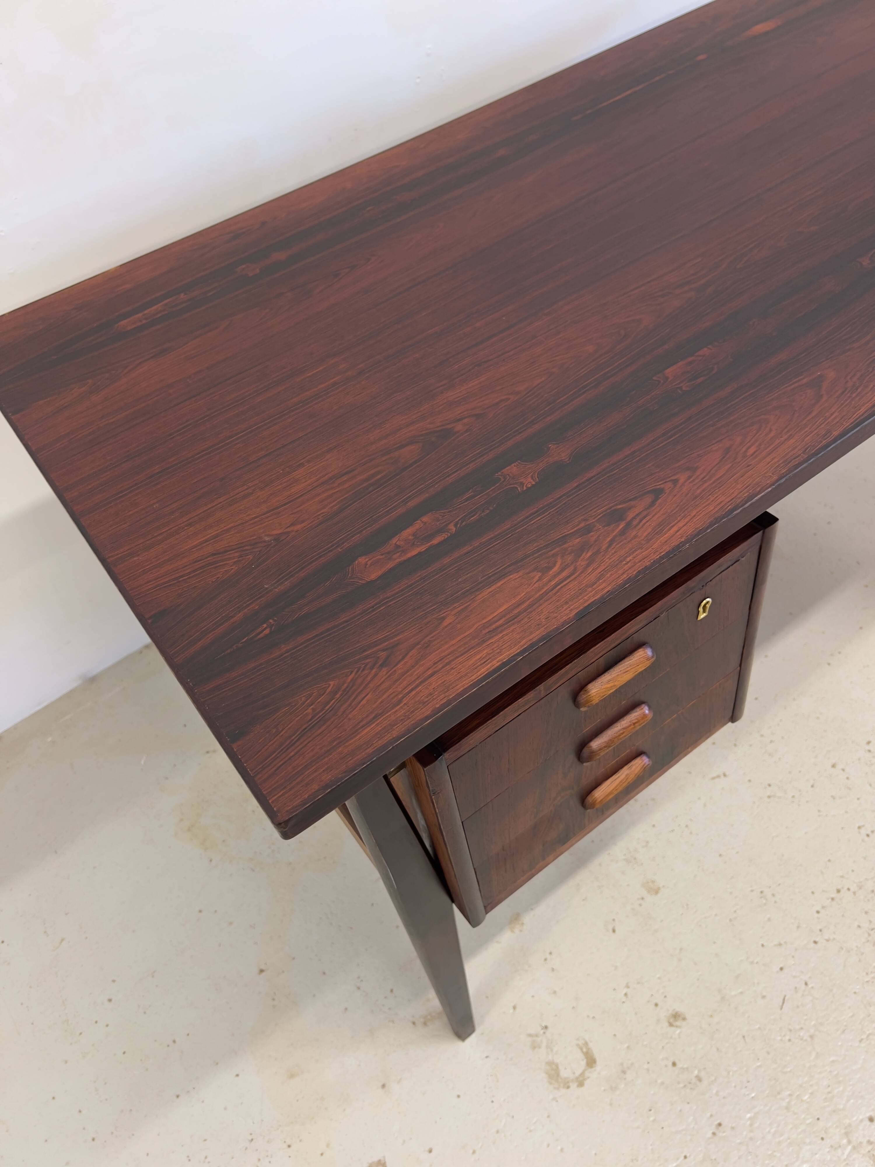 Bureau en palissandre par Gunnar Nielsen pour Tibergaard, années 1960.