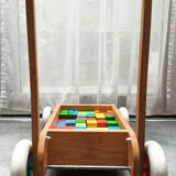 Walking trolley with multicolored wooden cubes