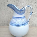 Broc a eau en porcelaine