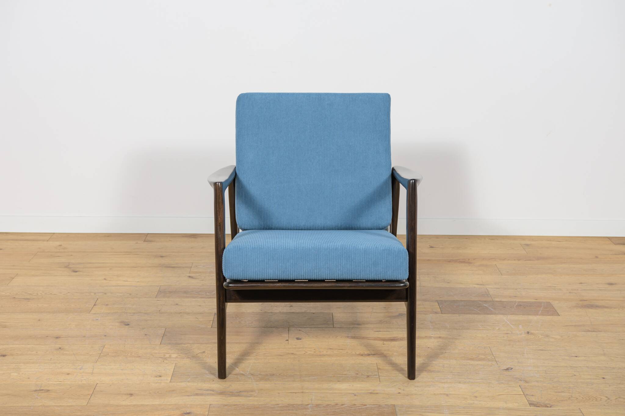 Model 300-139 Mid Century Modern Armchair from Swarzędz Furniture Factory.