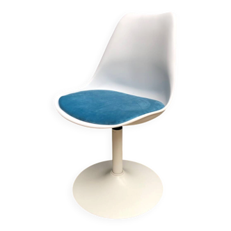 Blue tulip chair