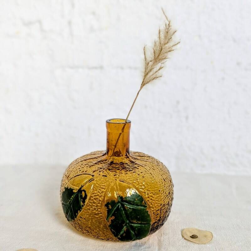 Bouteille en verre ambré texturé forme orange