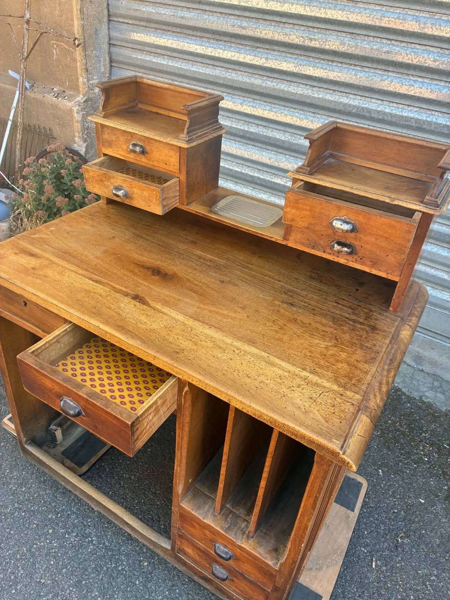 Meuble comptoir de pharmacie