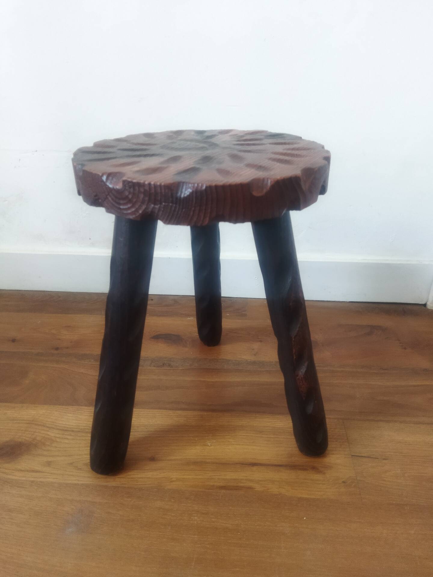 Tabouret de ferme tripode