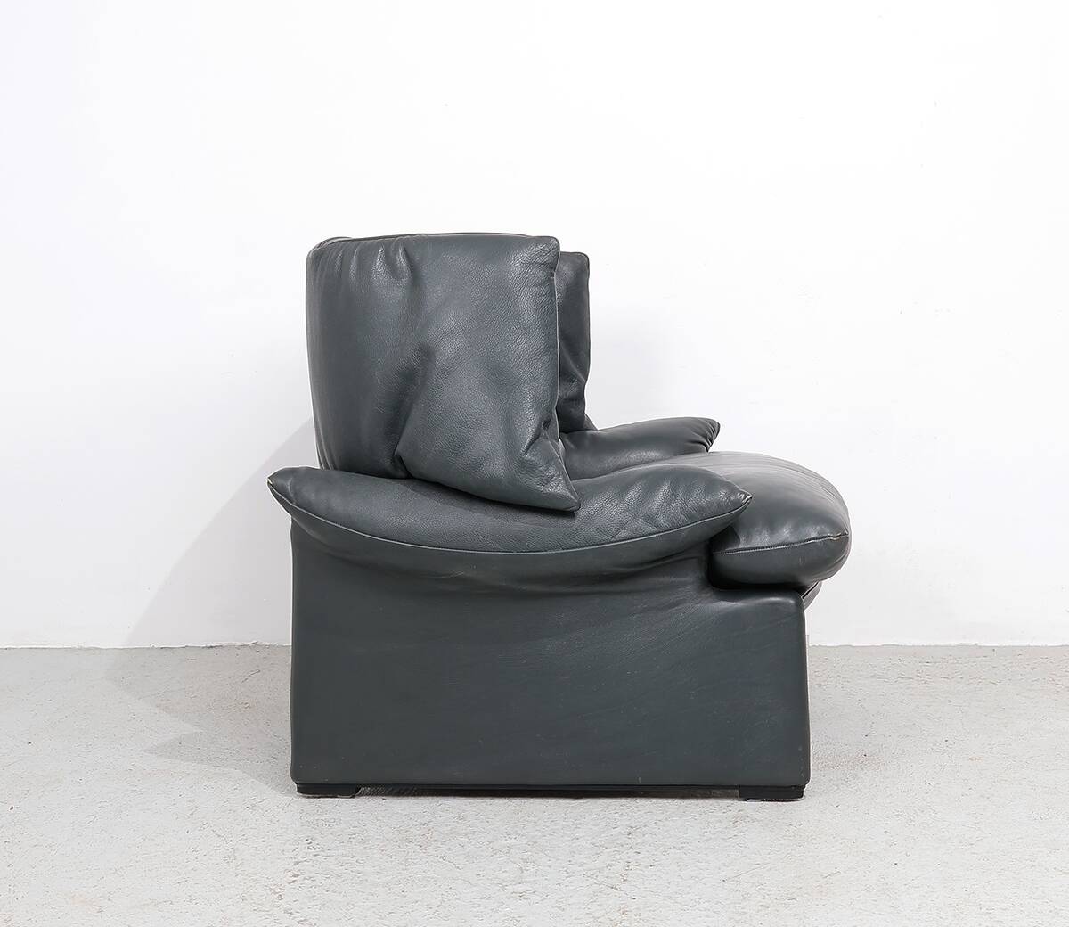 Cassina Portovenere set leather lounge chairs with ottoman