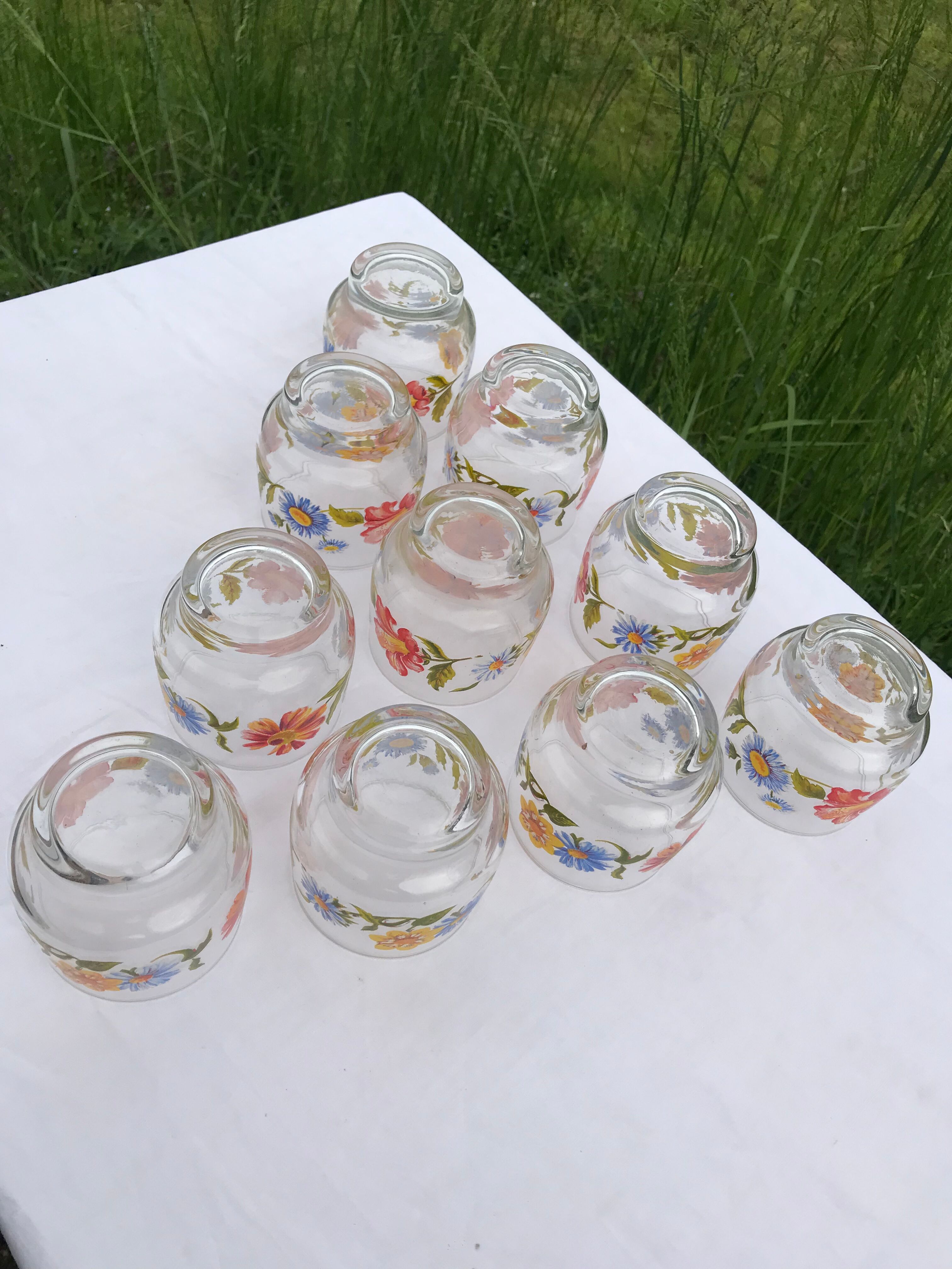 10 vintage glasses with flower patterns