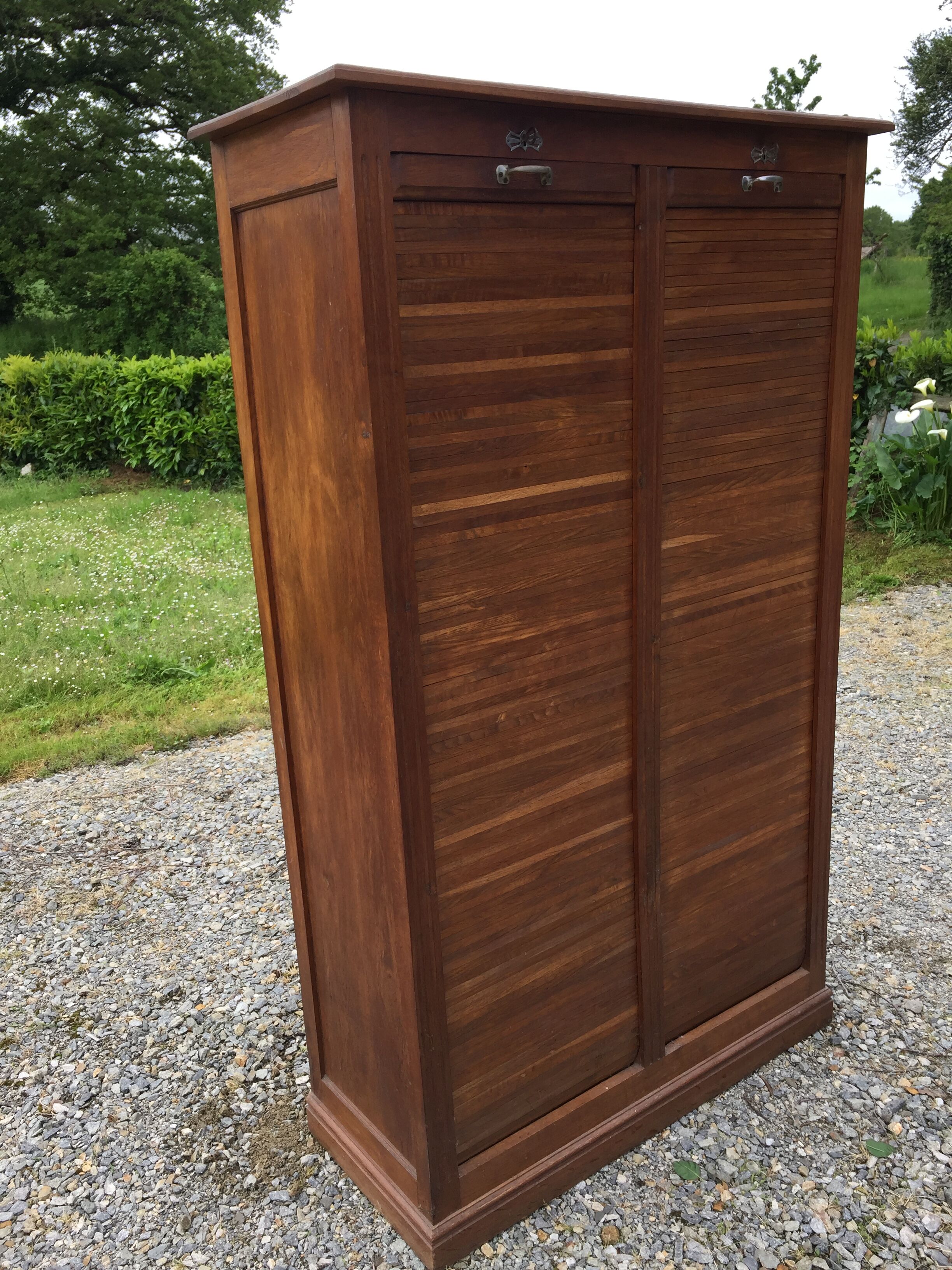 Oak double curtain workshop cabinet