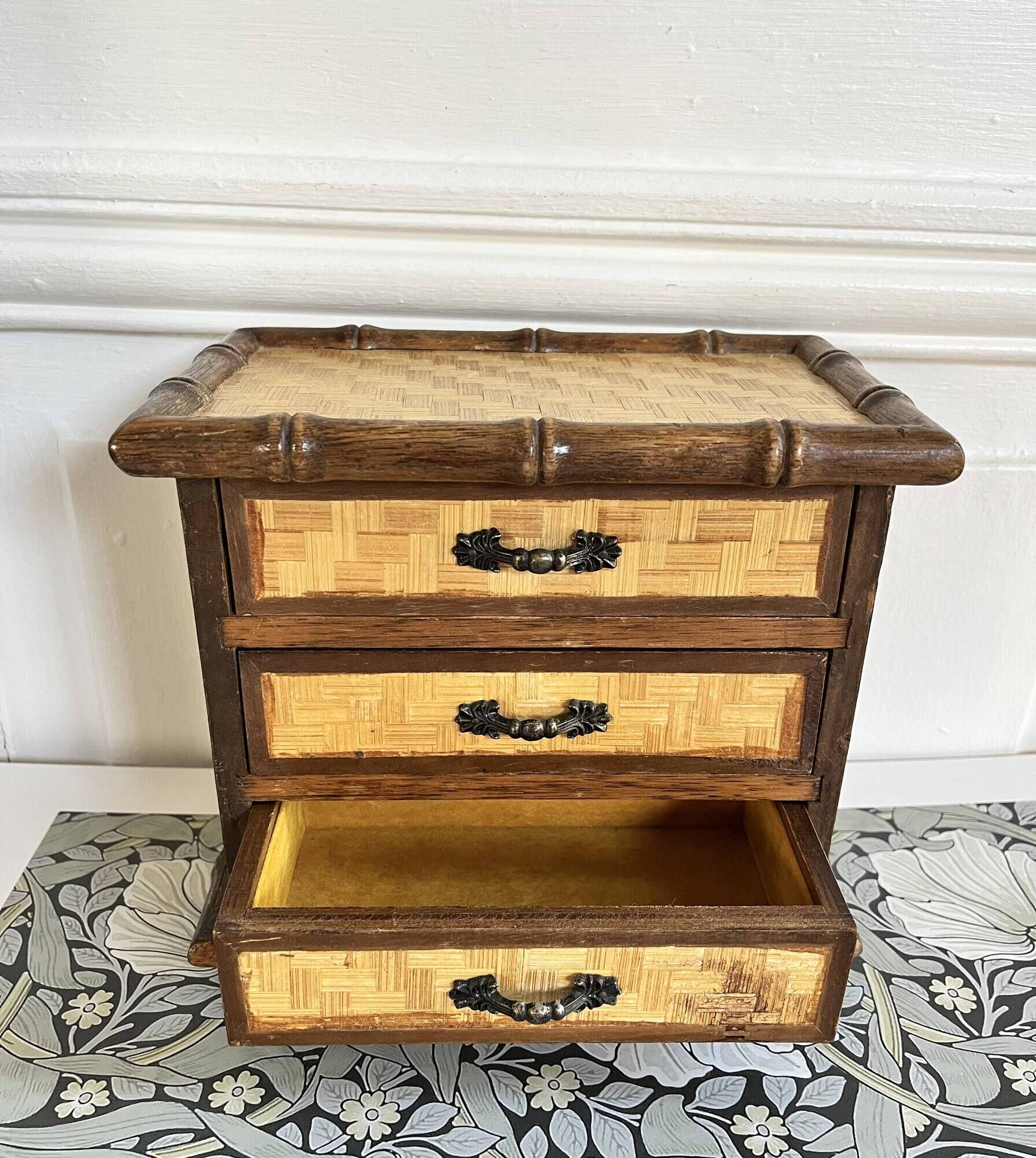 Vintage bamboo 3-drawer chest of drawers jewelry box