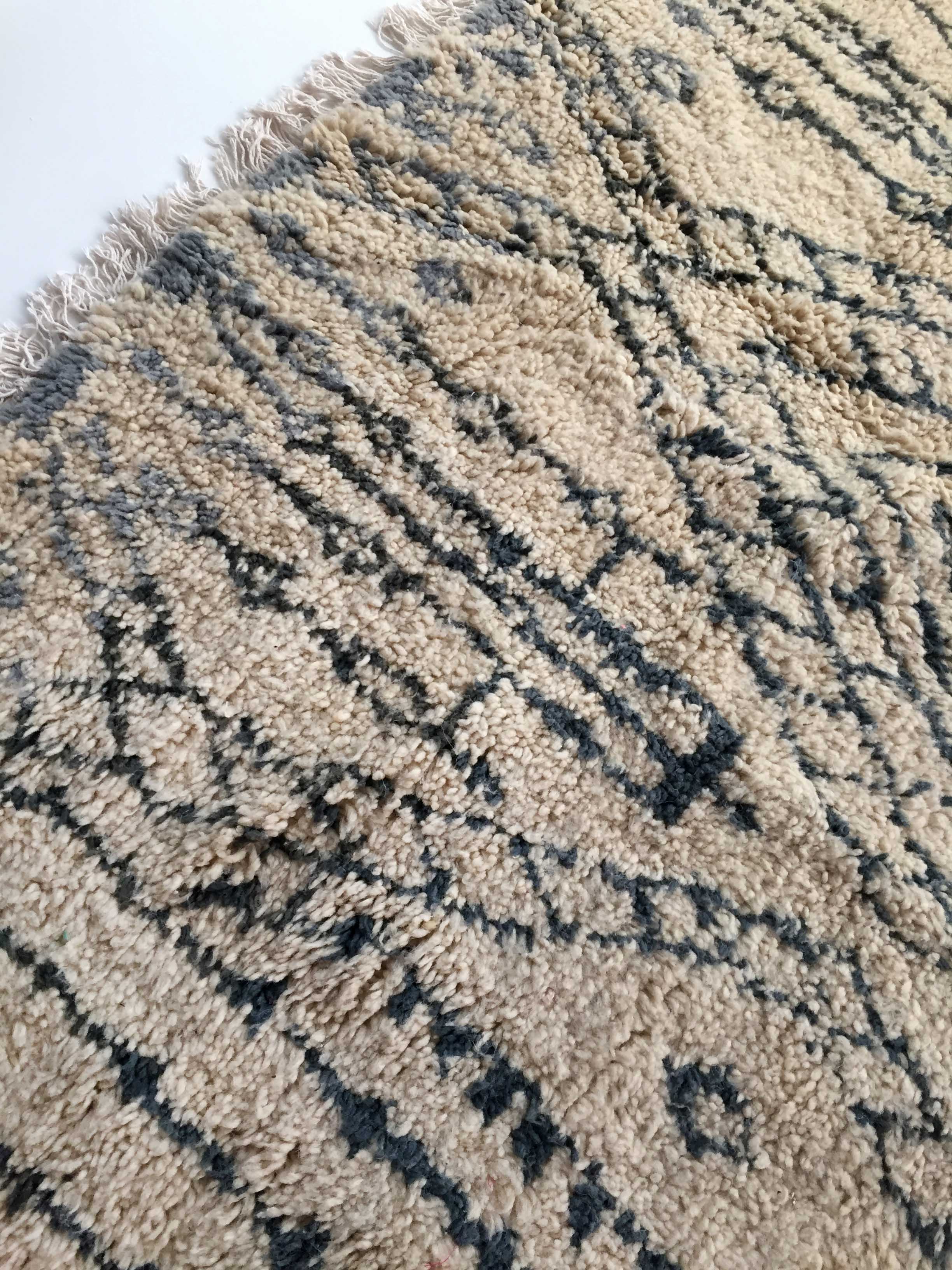 Moroccan Berber carpet Boujaad ecru with gray patterns 290x203cm