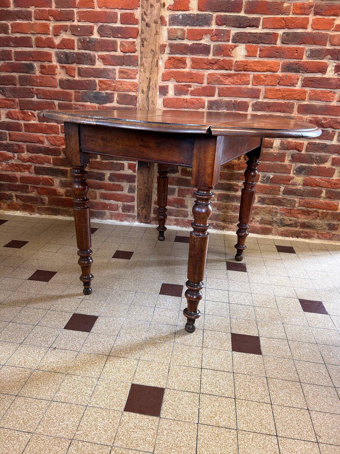 Jolie table ronde vintage