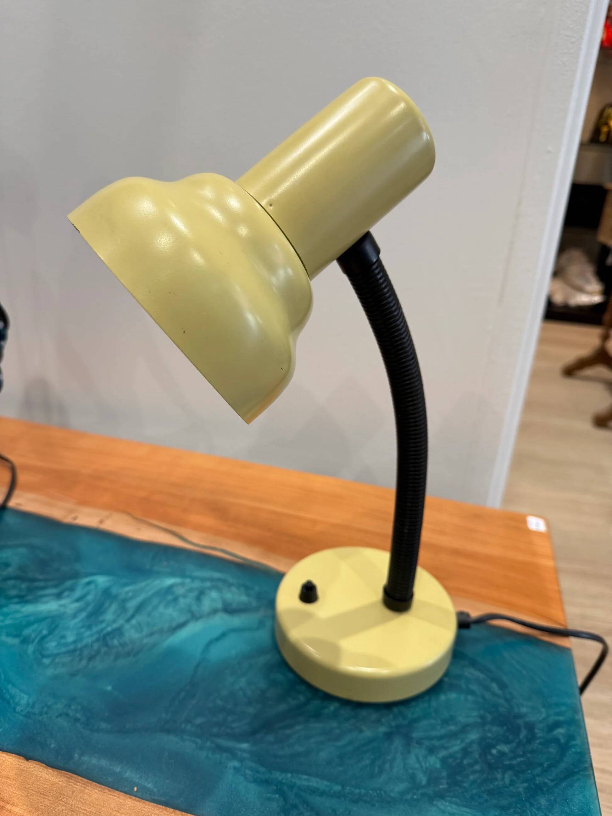 Vintage articulated desk lamp – 1970s design – industrial style
