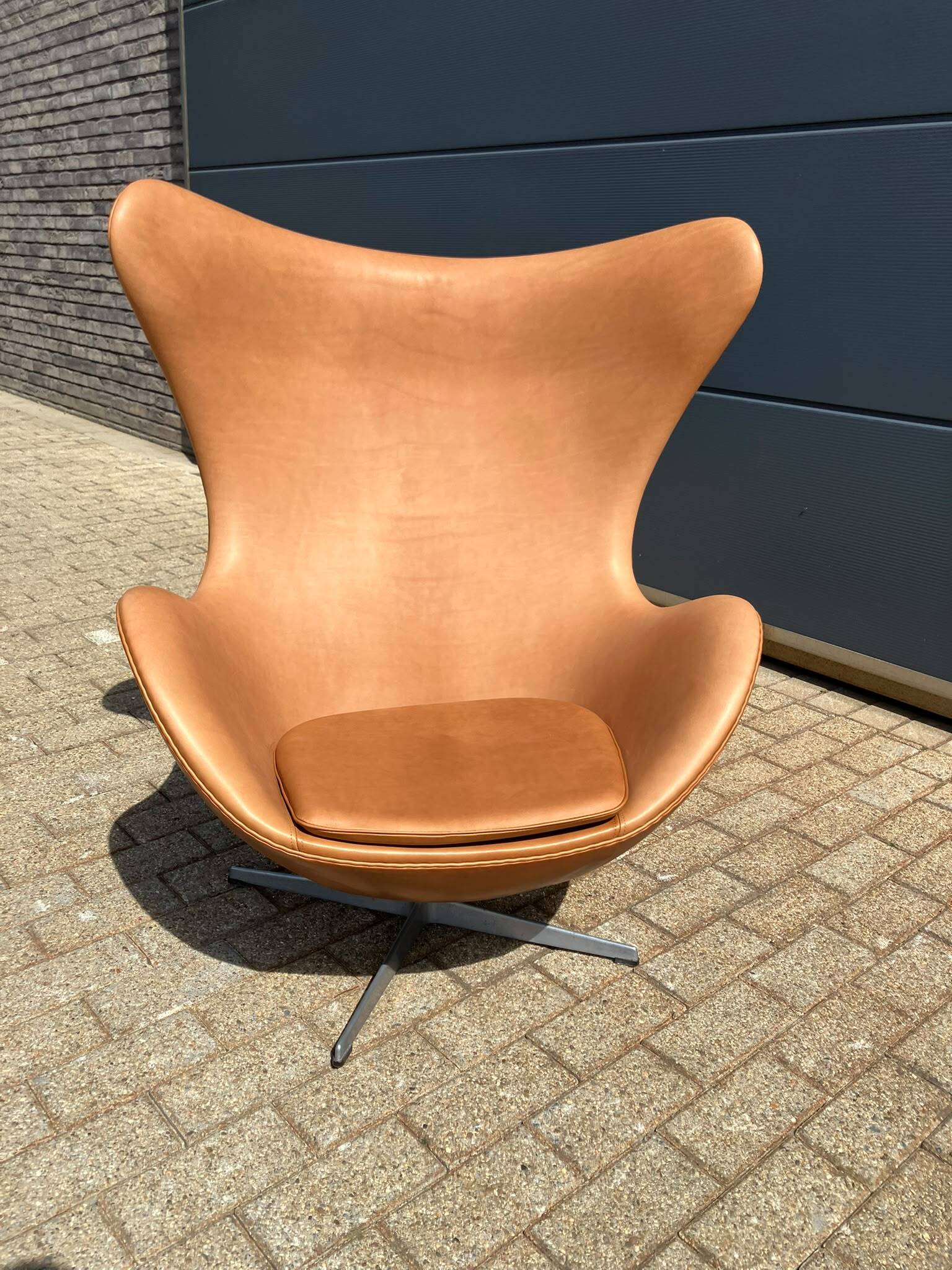 Fritz Hansen Egg Chair 07-'63 Cognac Camel vintage leather NEW CONDITION!!