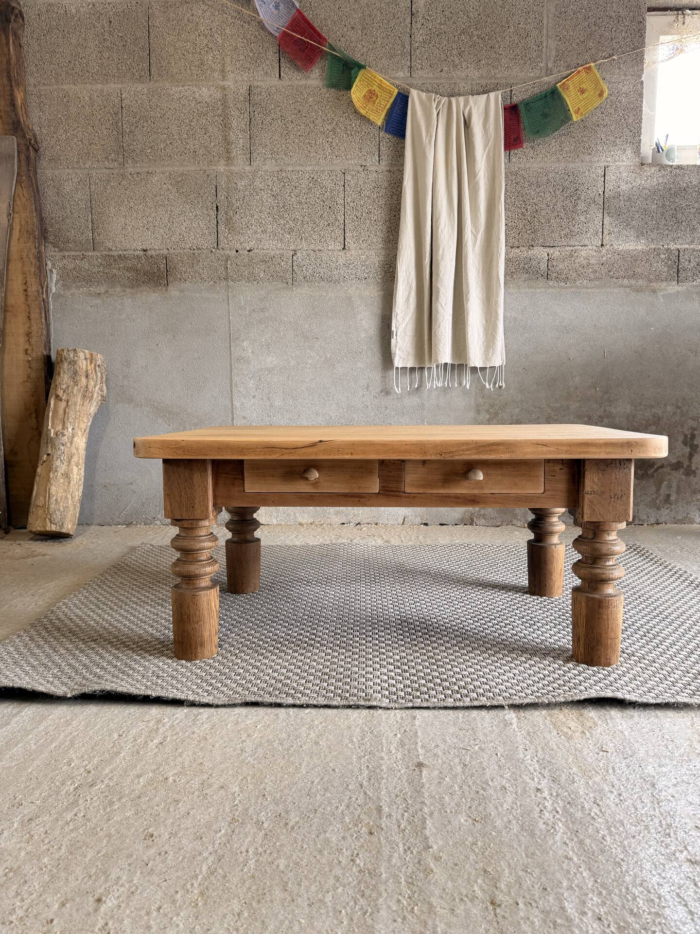 Antique solid wood coffee table – 2 drawers – turned legs