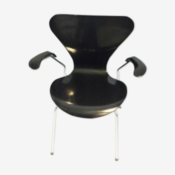 Chair model 3270 by Arne Jacobsen